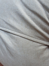 Cargar imagen en el visor de la galería, Cojín suelo 70x70