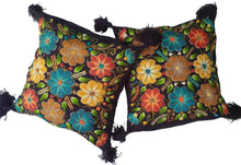 Cargar imagen en el visor de la galería, Cojín Bordado Ayacucho