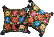 Cargar imagen en el visor de la galería, Cojín Bordado Ayacucho