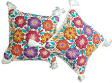 Cargar imagen en el visor de la galería, Cojín Bordado Ayacucho/ Última unidad.