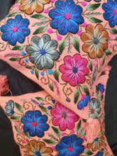 Cargar imagen en el visor de la galería, 15% OFF Cojín Bordado Ayacucho