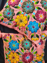 Cargar imagen en el visor de la galería, 10% OFF Cojín Bordado Ayacucho AY42003