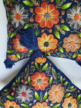 Cargar imagen en el visor de la galería, 15% OFF Cojín Bordado Ayacucho / Última unidad