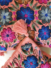 Cargar imagen en el visor de la galería, 15% OFF Cojín Bordado Ayacucho