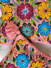 Cargar imagen en el visor de la galería, 10% OFF Cojín Bordado Ayacucho AY42003