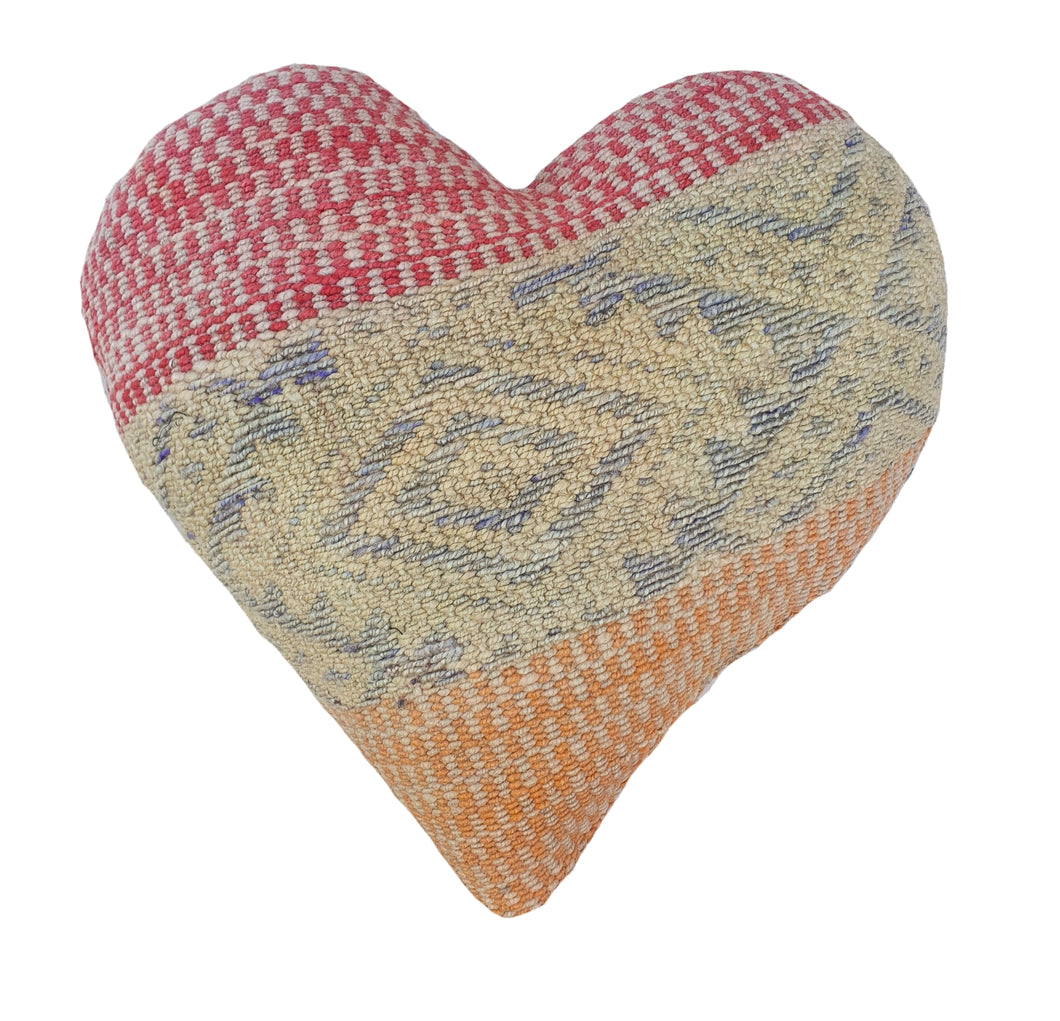 Cojín manta corazón 40 x 35 cms aprox.