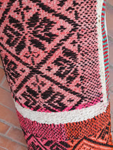 Cargar imagen en el visor de la galería, Cojín manta XL 1.00X40 / Relleno incluído.
