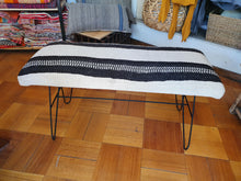 Cargar imagen en el visor de la galería, 10% OFF Banqueta de manta y fierro.
