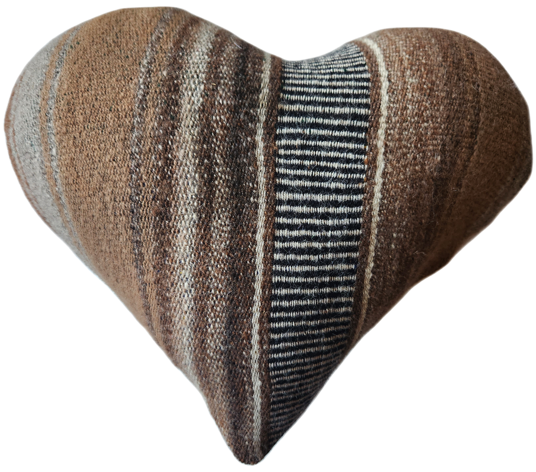 Cojín manta corazón 40 x 35 cms aprox.
