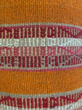 Cargar imagen en el visor de la galería, Cojín Manta 50x70 CM70002

