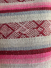 Cargar imagen en el visor de la galería, Cojín manta 45x45 CM450033 / Última unidad.
