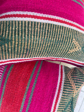 Cargar imagen en el visor de la galería, Cojín manta 45x45 CM450038.
