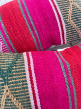 Cargar imagen en el visor de la galería, Cojín manta 35x55 CM350036.
