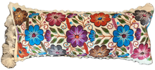 Cargar imagen en el visor de la galería, Cojín bordado Ayacucho 30x75.
