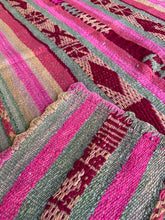 Cargar imagen en el visor de la galería, Manta diseño 1.80(lado largo)x1.60(lado corto)x1.51 (ancho).
