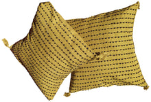 Cargar imagen en el visor de la galería, Cojín mexicano de lino Amarillo verdoso y lineas negras

