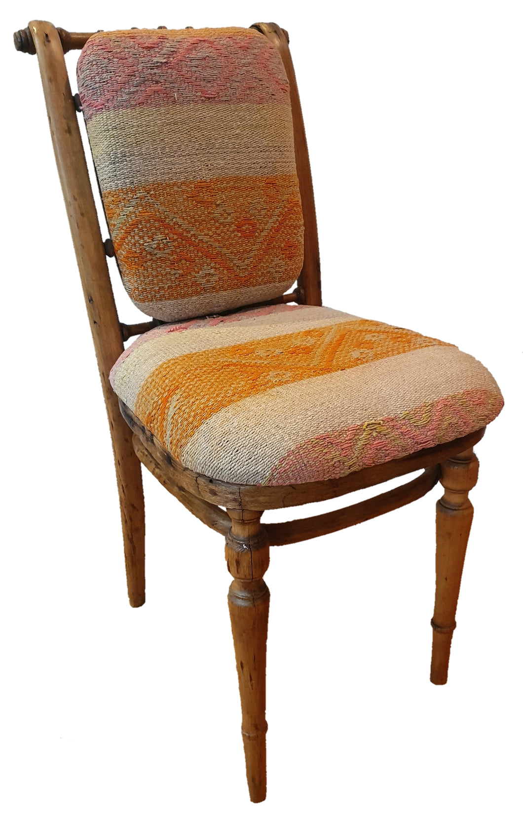 Silla antigua restaurada.