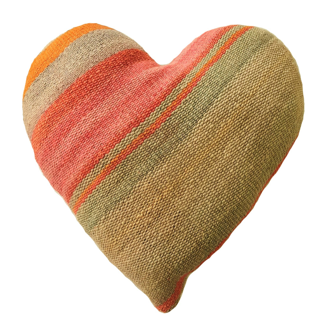 Cojín manta corazón 40 x 35 cms aprox.
