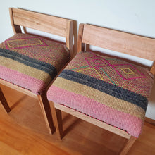 Cargar imagen en el visor de la galería, 10% OFF Sitial de raulí y manta de lana de oveja ST0001
