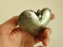 Cargar imagen en el visor de la galería, Corazón volumen latón
