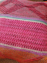 Cargar imagen en el visor de la galería, Cojín manta 45x45/ Última unidad.
