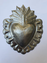 Cargar imagen en el visor de la galería, Corazón Latón M0002
