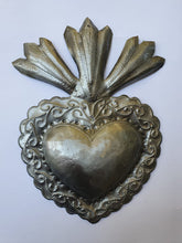 Cargar imagen en el visor de la galería, Corazón Latón L0002
