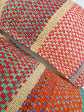Cargar imagen en el visor de la galería, Cojín manta 35x55 CM350028
